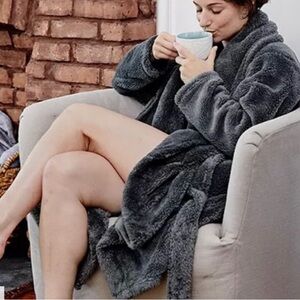 Modernist‎ x Gravity Weighted Blanket Robe